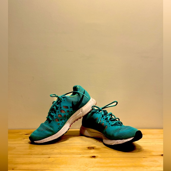 Vintage condition womens Nike Pegasus 31 runners in light blue with pink accents - Picture 1 of 5